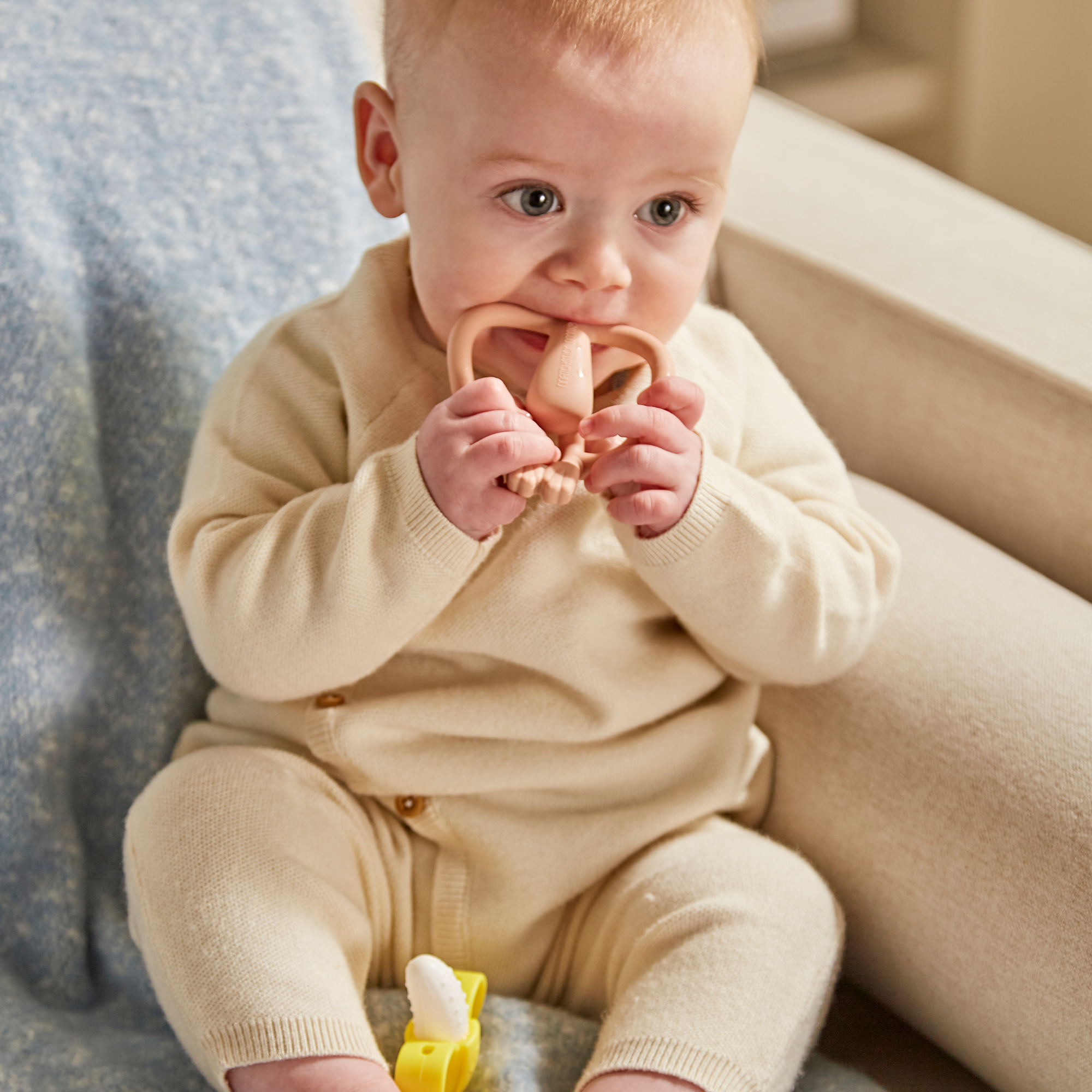 Monkey Teether & Banana Gift Set Dusty Pink